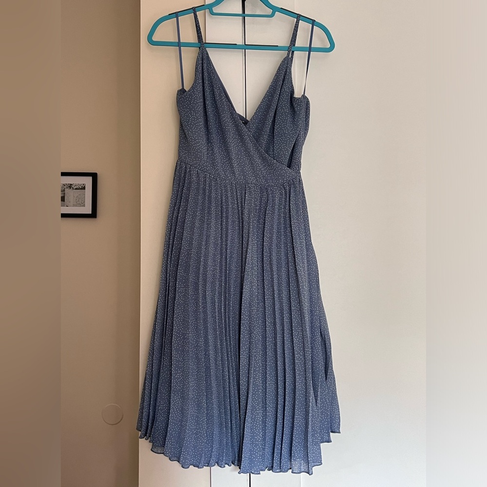 ☀️Blue n white pleated wrap dress